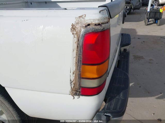 2005 GMC SIERRA 1500 SLE VIN: 2GTEC13T651380630