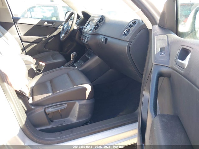 WVGBV7AX0HK001532 Volkswagen Tiguan 2.0t S