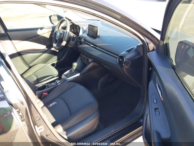 Toyota YARIS L 2019 3MYDLBYV7KY500929 Image 5