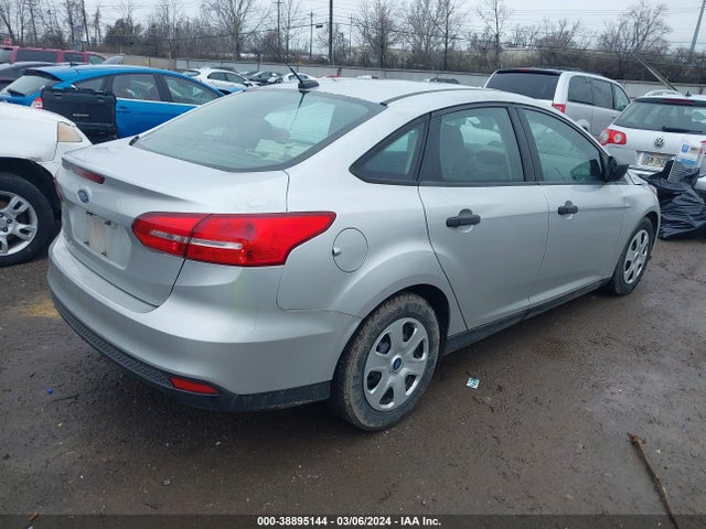 Ford FOCUS S 2018 1FADP3E25JL203173 Image 4