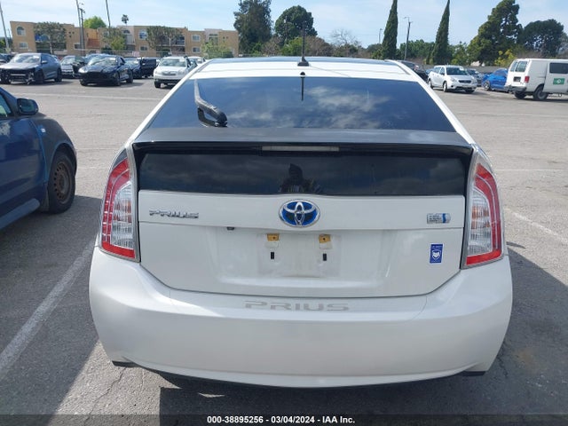 Toyota Prius Four 2014 JTDKN3DU9E1746893 Image 16
