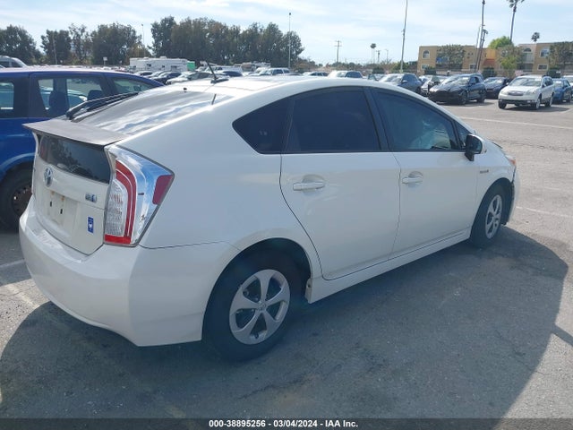 Toyota Prius Four 2014 JTDKN3DU9E1746893 Image 4