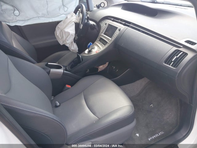 Toyota Prius Four 2014 JTDKN3DU9E1746893 Image 5