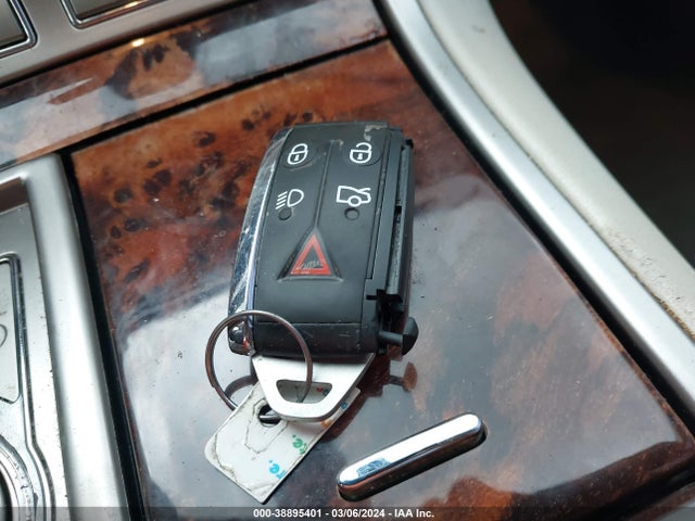 2010 JAGUAR XF SAJWA0GB7ALR64269 Photo 10