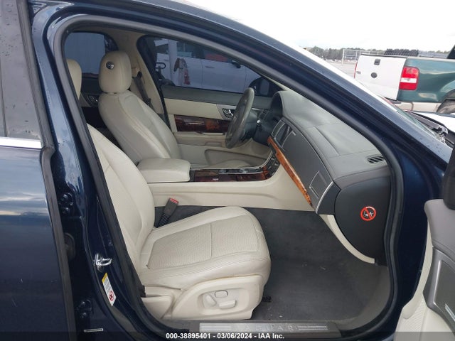 2010 JAGUAR XF SAJWA0GB7ALR64269 Photo 4