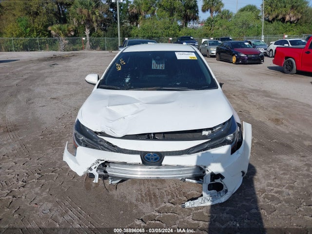 Toyota Corolla Hybrid Le 2021 JTDEAMDE9MJ003334 Image 12