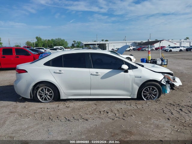 Toyota Corolla Hybrid Le 2021 JTDEAMDE9MJ003334 Image 13