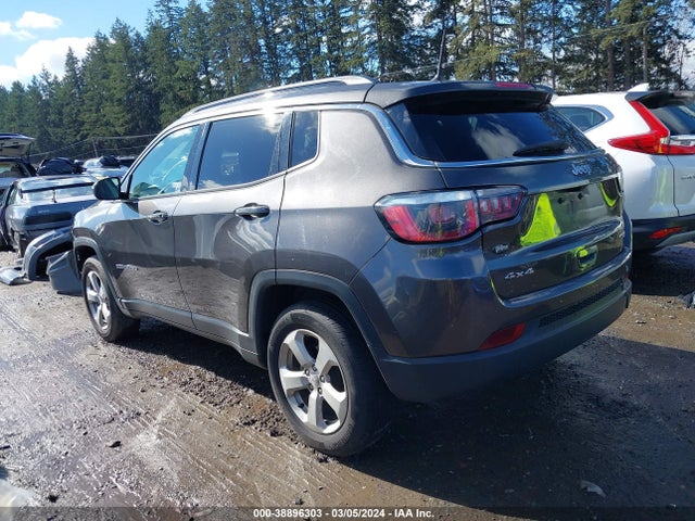 3C4NJDBB0JT161042 Jeep Compass Latitude 4x4