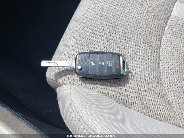 KIA Optima Lx 2017 5XXGT4L34HG133339 Image 11