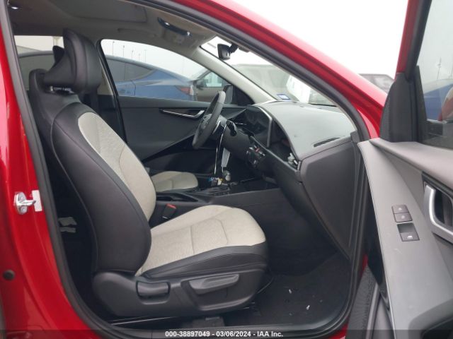 KNDCT3LE2P5069332 KIA NIRO SX