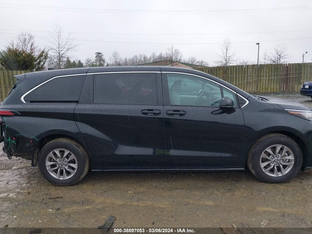 Toyota SIENNA LE 2022 5TDKRKEC7NS102560 Image 14