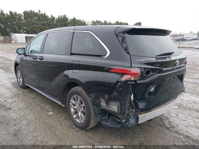 Toyota SIENNA LE 2022 5TDKRKEC7NS102560 Image 3