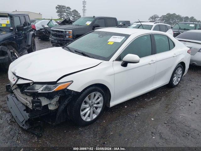 Toyota CAMRY LE 2018 4T1B11HK8JU127537 Image 2