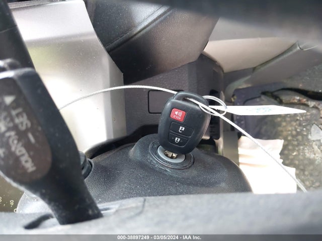 Toyota RAV4 LE 2017 2T3ZFREV8HW359683 Image 11