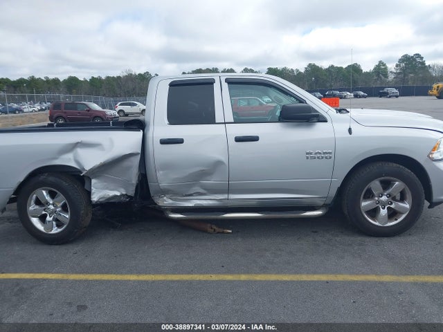 RAM 1500 Express Quad Cab 4x4 6'4 Box 2018 1C6RR7FG5JS351493 Image 13
