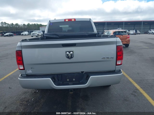 RAM 1500 Express Quad Cab 4x4 6'4 Box 2018 1C6RR7FG5JS351493 Image 16