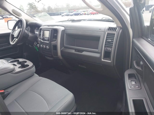 RAM 1500 Express Quad Cab 4x4 6'4 Box 2018 1C6RR7FG5JS351493 Image 5