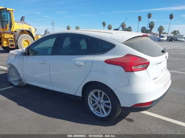 Ford FOCUS SE 2018 1FADP3K29JL261131 Image 3