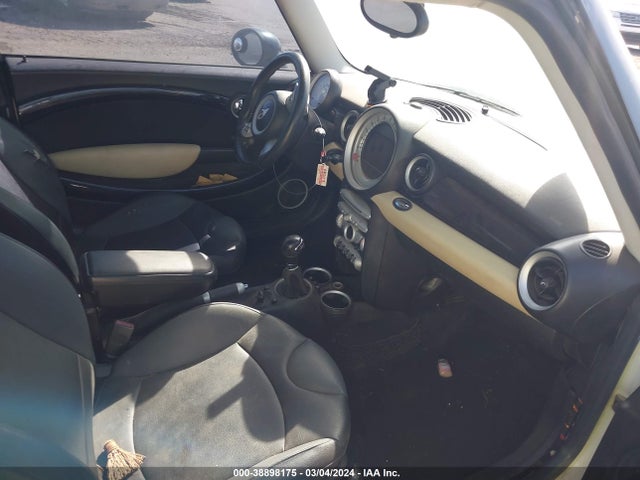2008 MINI COOPER S WMWMF73568TV33042 Photo 4