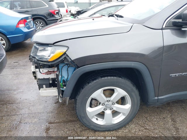 3C4NJDBB9JT434995 Jeep Compass Latitude 4x4