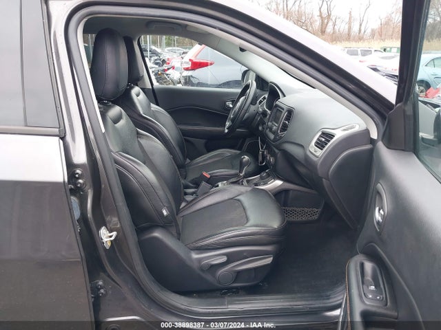 3C4NJDBB9JT434995 Jeep Compass Latitude 4x4