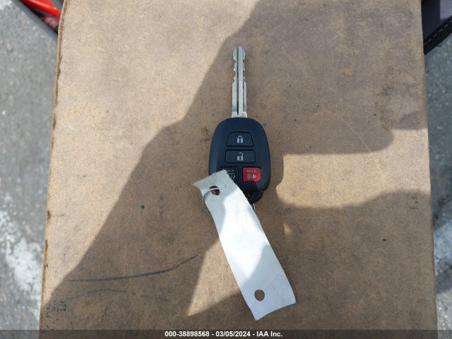 Toyota Rav4 Xle 2017 JTMWFREVXHD096001 Image 11