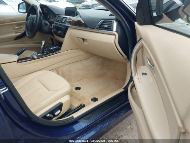 WBA8A9C55GK616705 BMW 320i