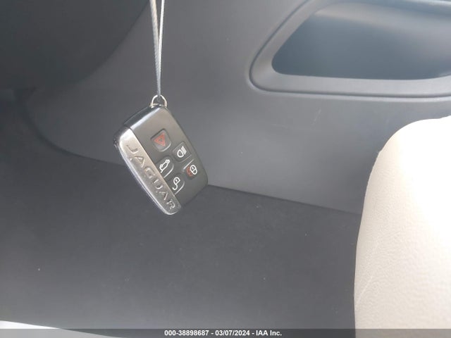 2018 JAGUAR F-PACE SADCJ2GX6JA235592 Photo 10