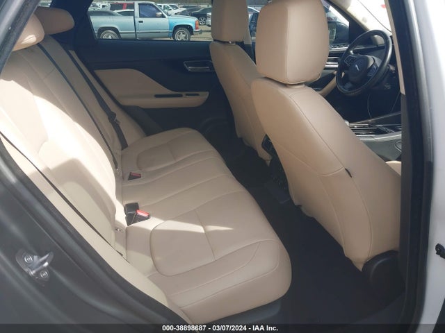 2018 JAGUAR F-PACE SADCJ2GX6JA235592 Photo 7