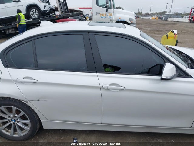 BMW 320i Xdrive 2018 WBA8A3C53JA357531 Image 14