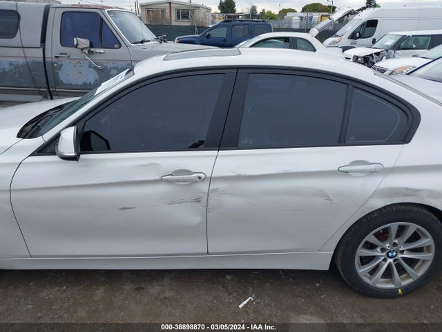 BMW 320i Xdrive 2018 WBA8A3C53JA357531 Image 15