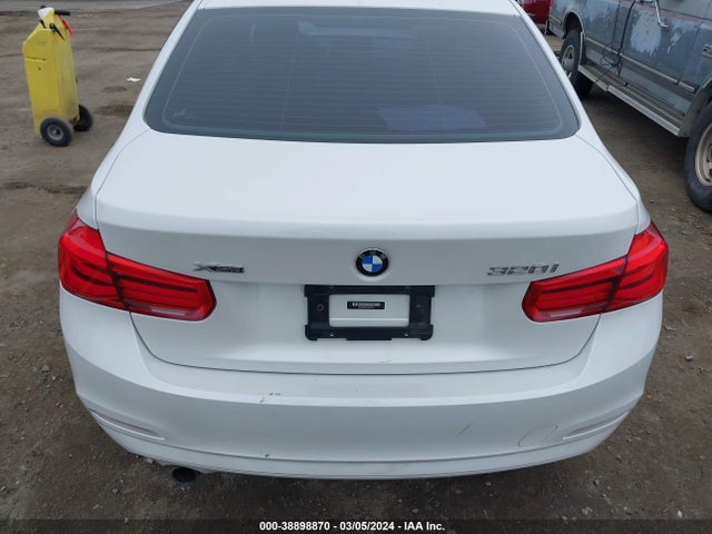 BMW 320i Xdrive 2018 WBA8A3C53JA357531 Image 17