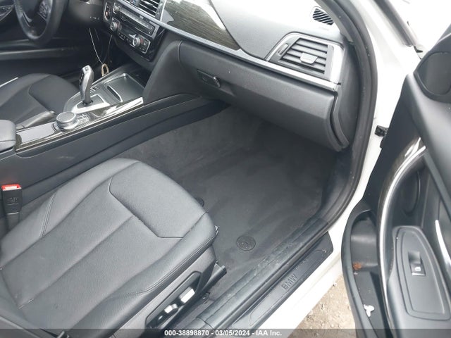 WBA8A3C53JA357531 BMW 320i Xdrive