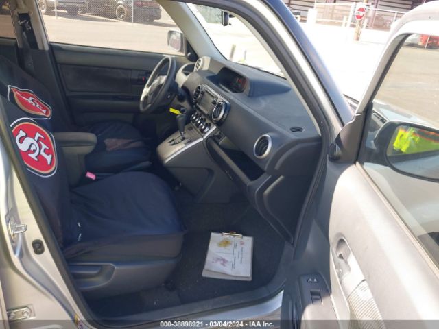 JTLZE4FE1FJ075672 Scion Xb 686 Parklan Edition