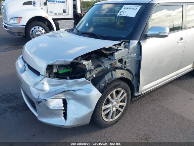 JTLZE4FE1FJ075672 Scion Xb 686 Parklan Edition