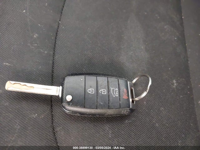 KIA SOUL + 2016 KNDJP3A59G7394448 Image 11