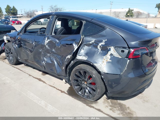 Tesla Model Y Performance Dual Motor All-wheel Drive 2022 7SAYGDEF3NF438302 Image 3