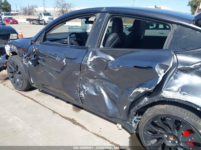 Tesla Model Y Performance Dual Motor All-wheel Drive 2022 7SAYGDEF3NF438302 Image 6