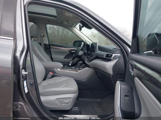 5TDFZRBH9NS256939 Toyota Highlander Platinum