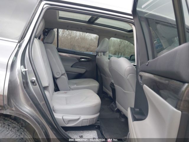 5TDFZRBH9NS256939 Toyota Highlander Platinum