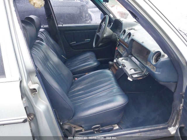 1984 MERCEDES-BENZ 300 DT VIN: WDBAB33A9EA046429