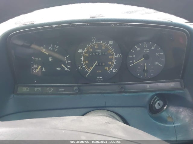 1984 MERCEDES-BENZ 300 DT VIN: WDBAB33A9EA046429