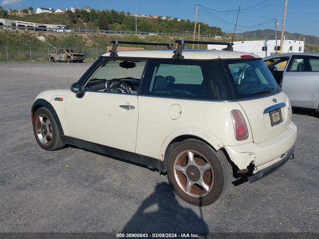 2005 MINI COOPER WMWRC33445TC58462 Photo 2