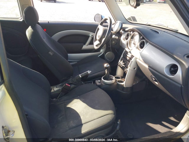 2005 MINI COOPER WMWRC33445TC58462 Photo 4