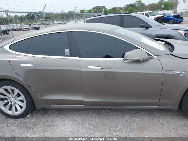 Tesla Model S 60/70/75/85 2016 5YJSA1E14GF162321 Image 12