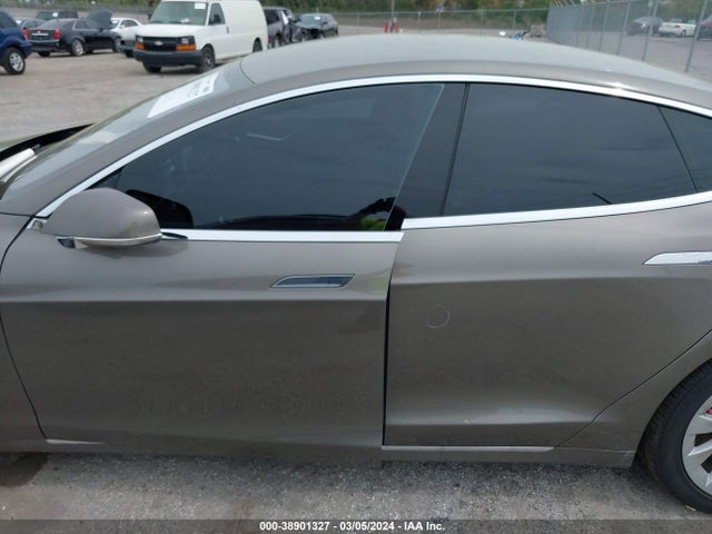 Tesla Model S 60/70/75/85 2016 5YJSA1E14GF162321 Image 13
