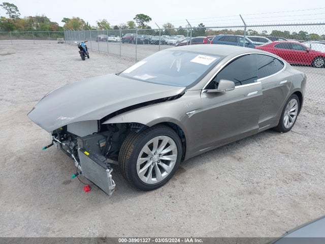 Tesla Model S 60/70/75/85 2016 5YJSA1E14GF162321 Image 2