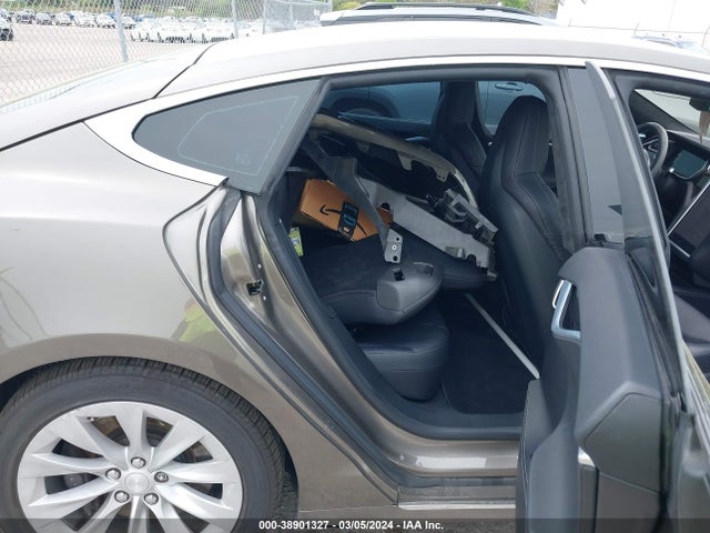 Tesla Model S 60/70/75/85 2016 5YJSA1E14GF162321 Image 8