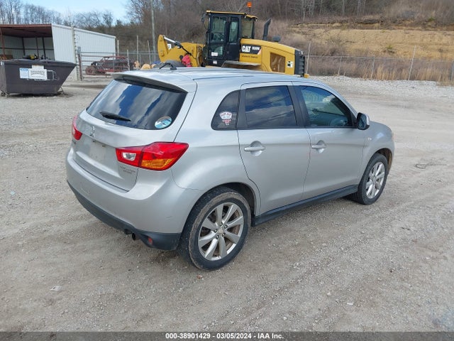 4A4AR3AU8EE015233 Mitsubishi Outlander Sport Es