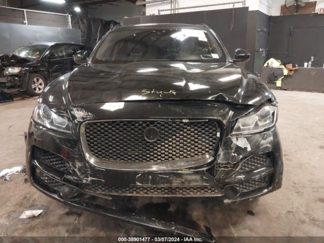 SADCJ2FXXKA355561 Jaguar F-pace 25t Premium